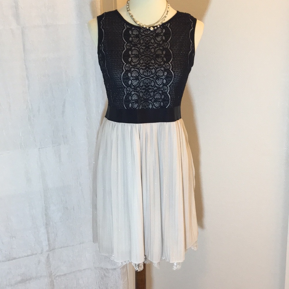 ✨B&W Shimmer Midi Dress✨